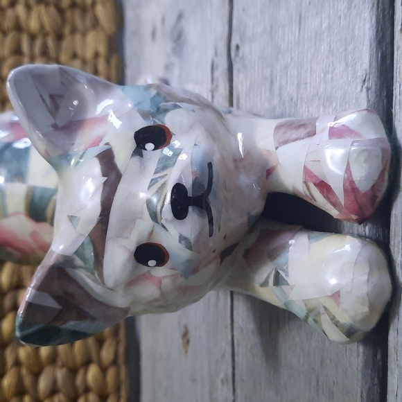 Vintage cottagecore handmade ceramic green and pink playful cat figurine - Picture 6 of 7